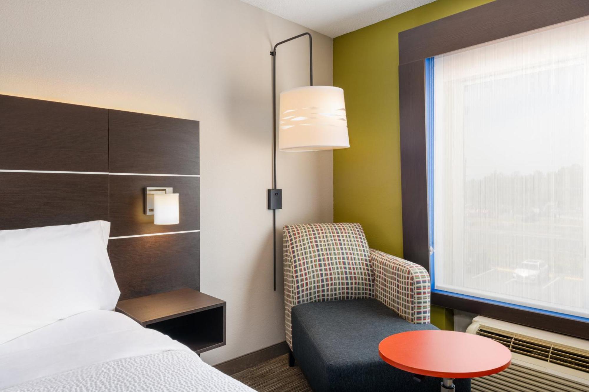 Holiday Inn Express - Spring Hill By Ihg Bagian luar foto