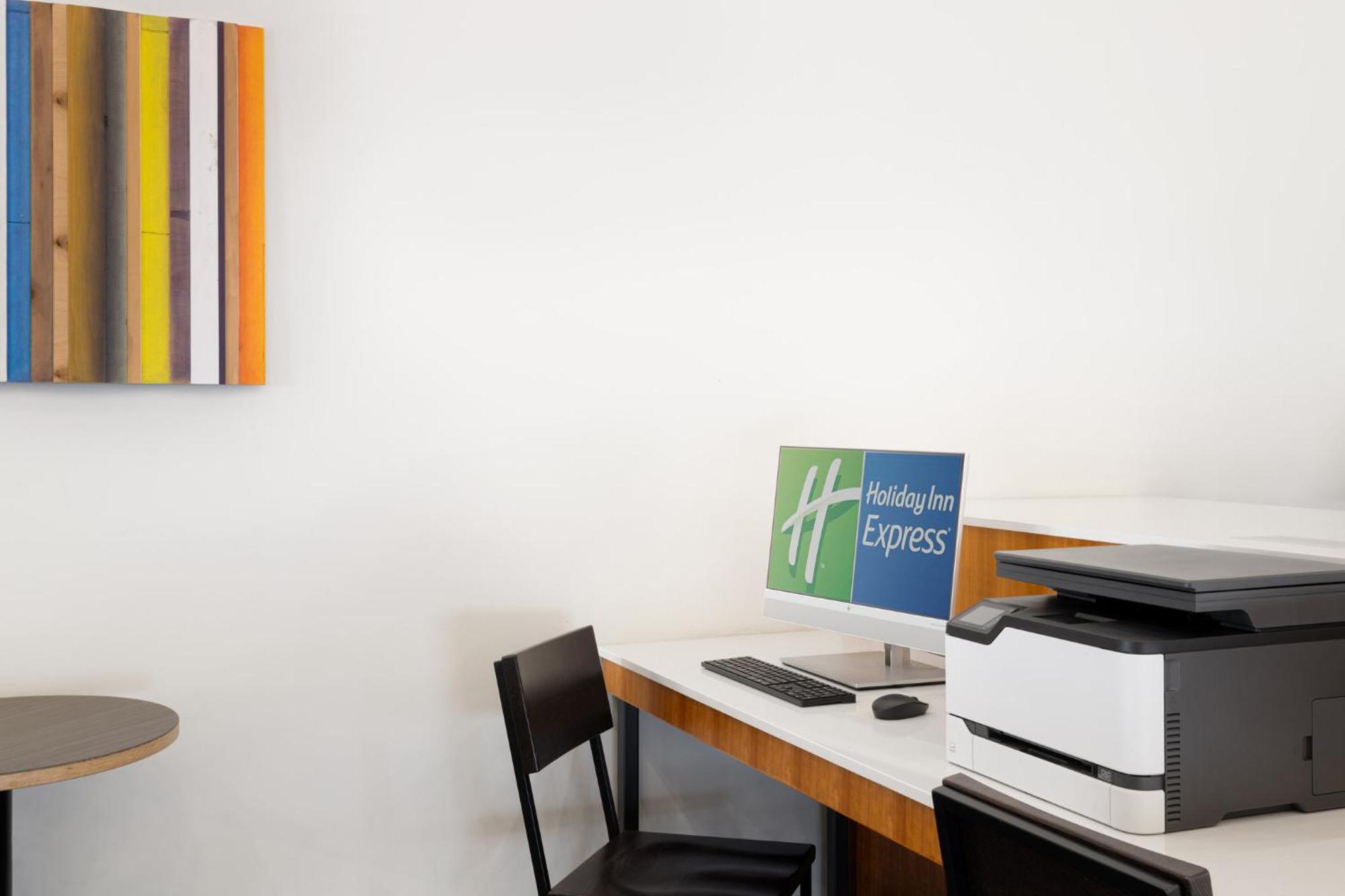 Holiday Inn Express - Spring Hill By Ihg Bagian luar foto
