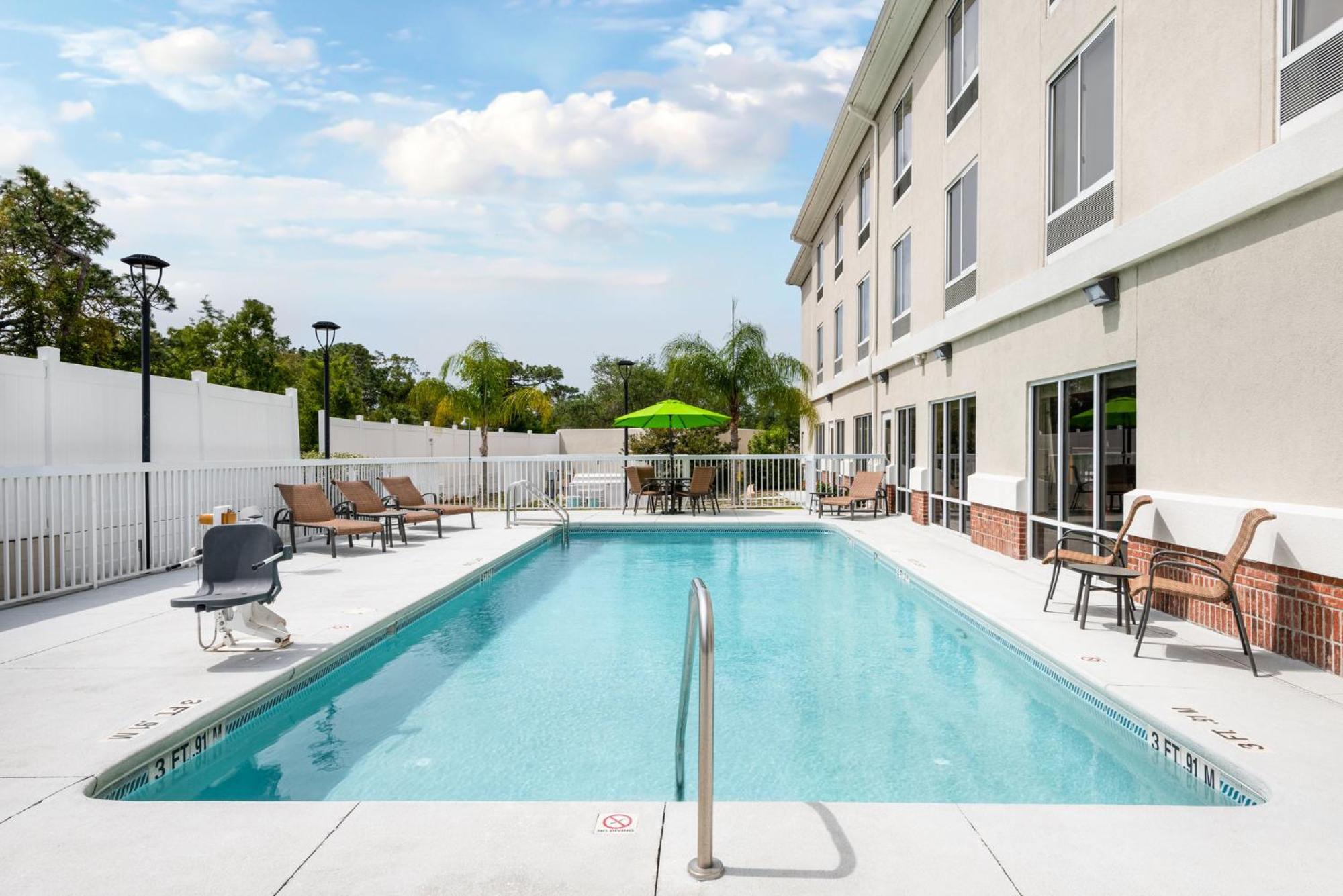 Holiday Inn Express - Spring Hill By Ihg Bagian luar foto