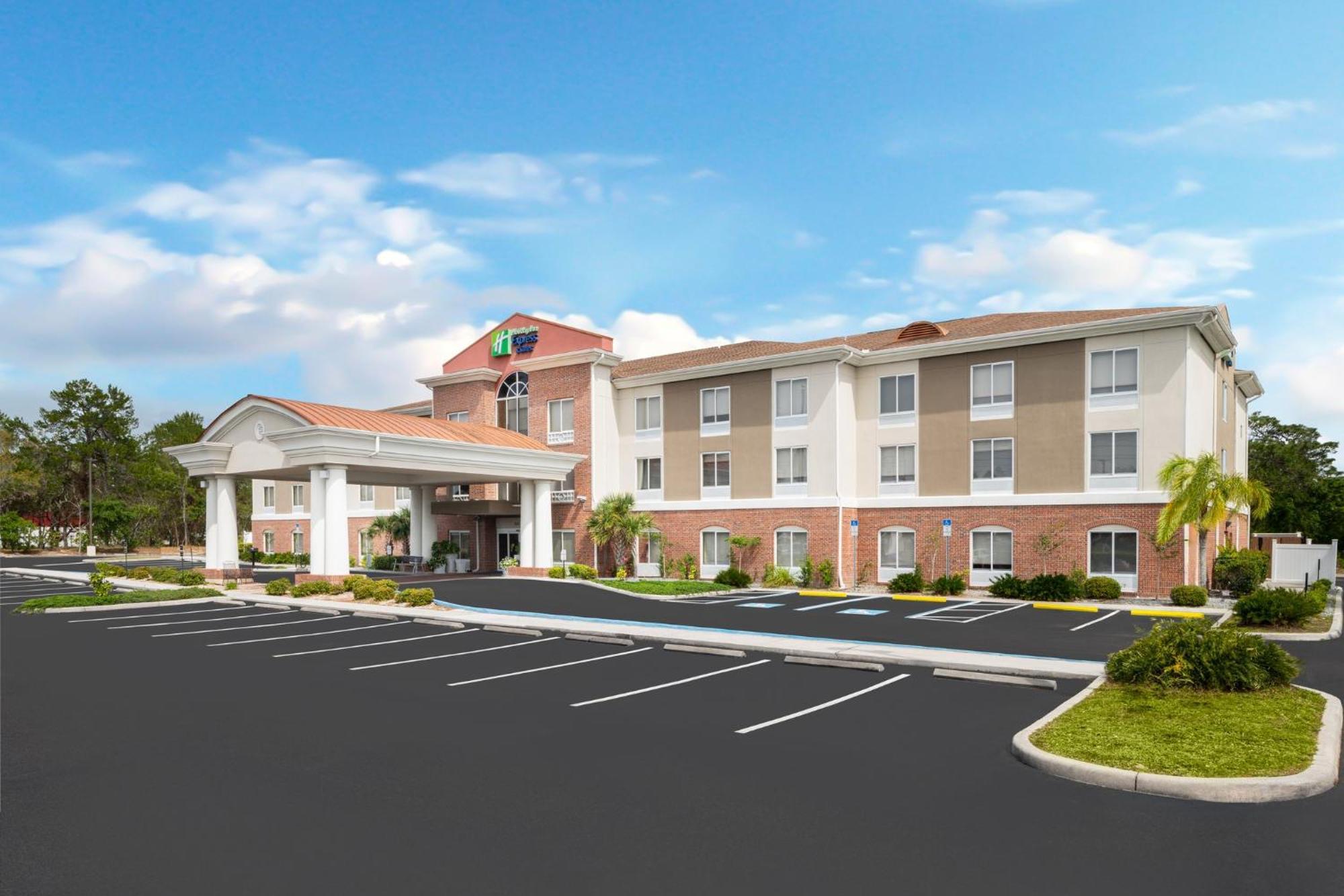 Holiday Inn Express - Spring Hill By Ihg Bagian luar foto