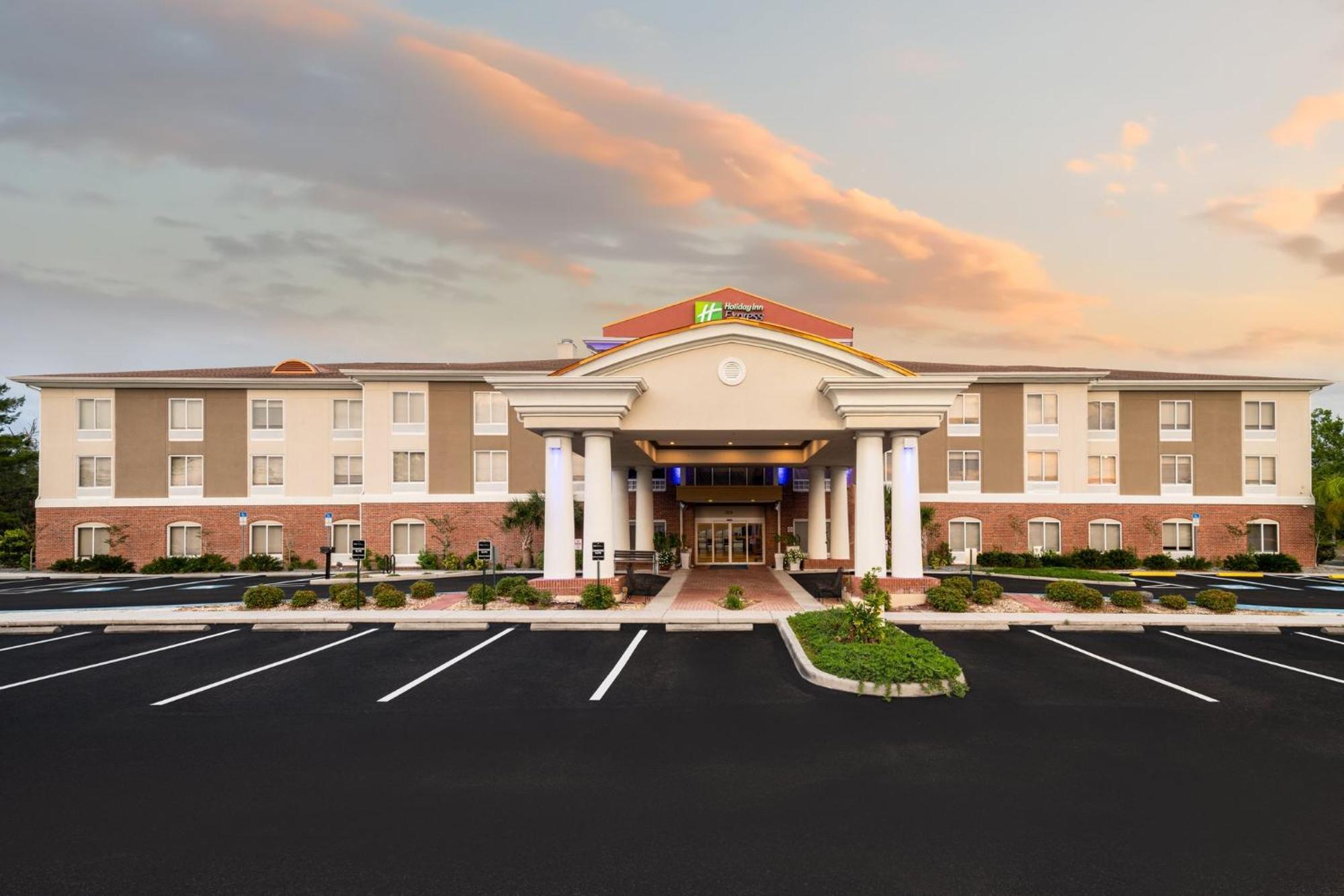 Holiday Inn Express - Spring Hill By Ihg Bagian luar foto