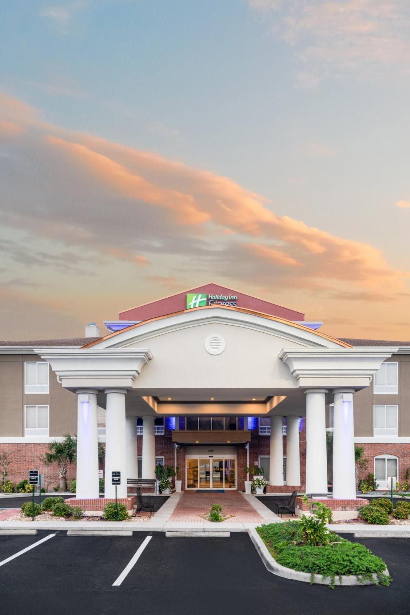 Holiday Inn Express - Spring Hill By Ihg Bagian luar foto
